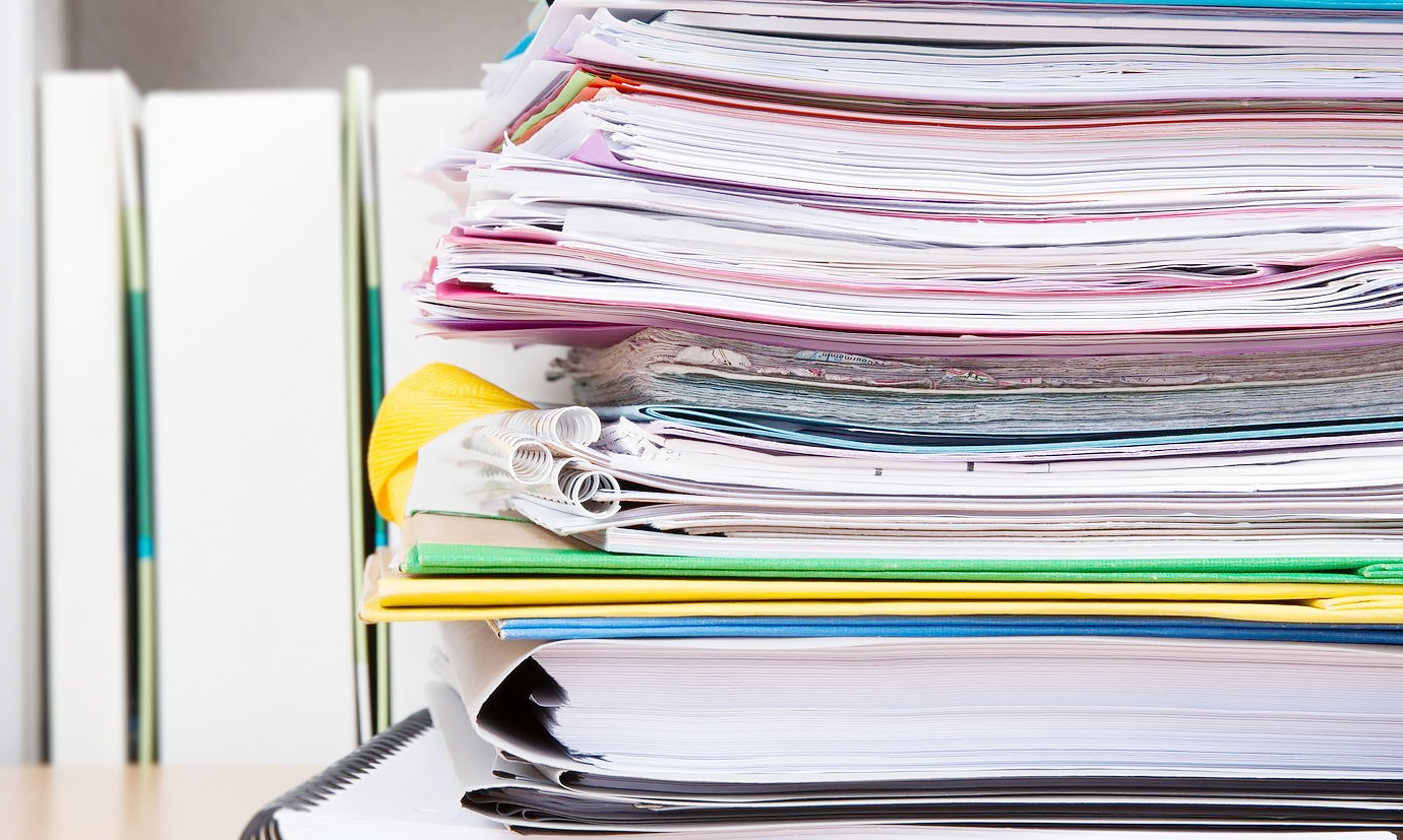 папки с бумагами